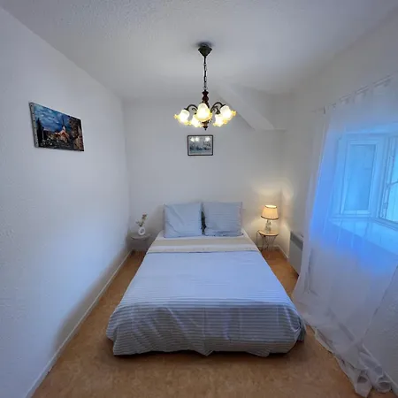 Vallier Apartment